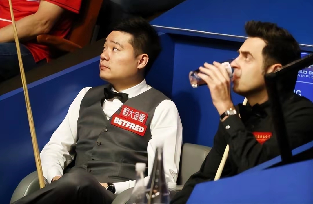 关于【经典对决】丁俊晖VS奥沙利文，谁是真正的“台球王者”？的信息