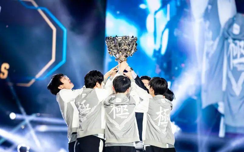 乐鱼官网-电竞选手退役转型：直播、解说、创业，他们的新选择的简单介绍