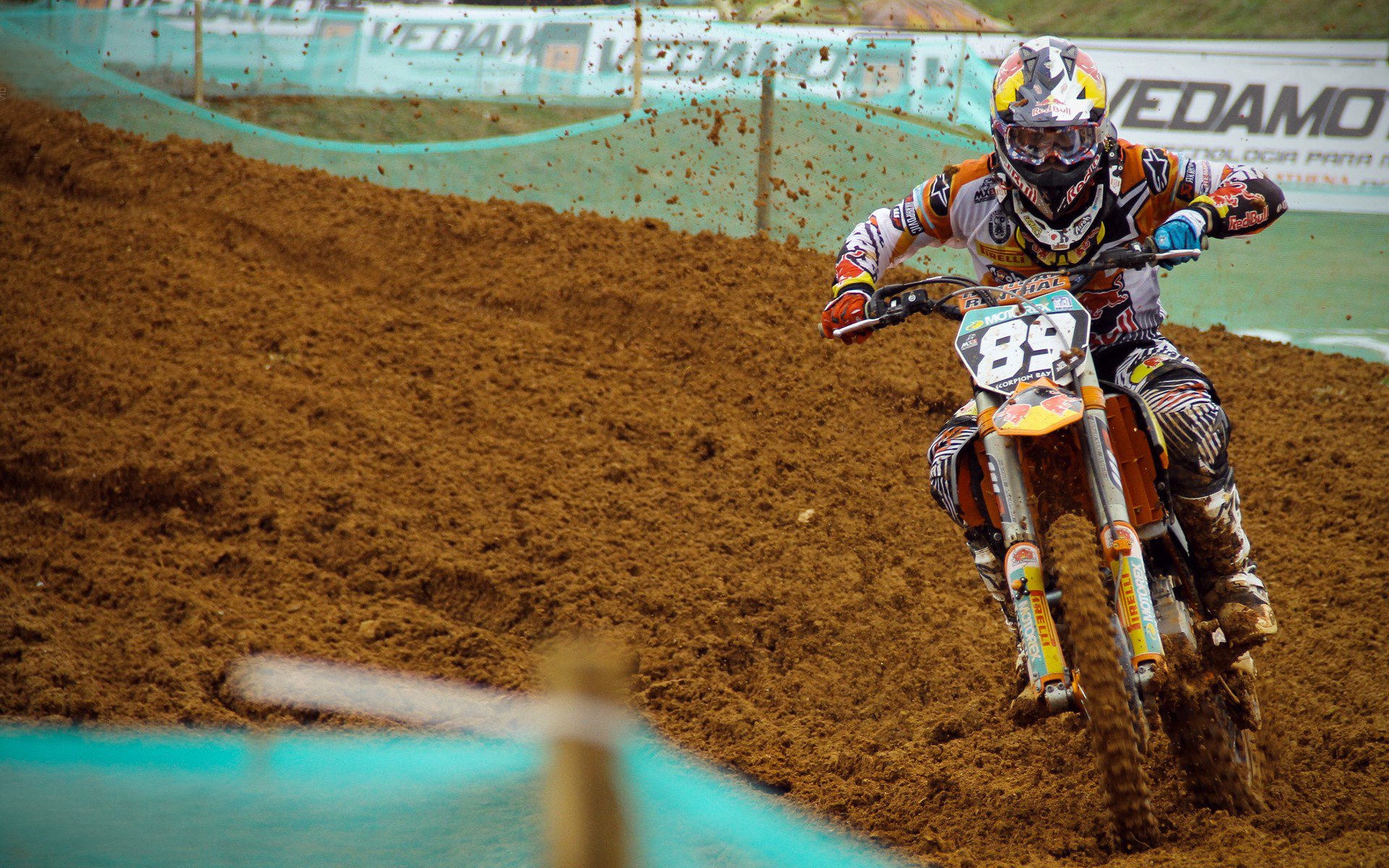 乐鱼体育网址-“全民足球运动推广持续升温，青少年踢球热潮涌动”，青少年足球运动蔚然成风