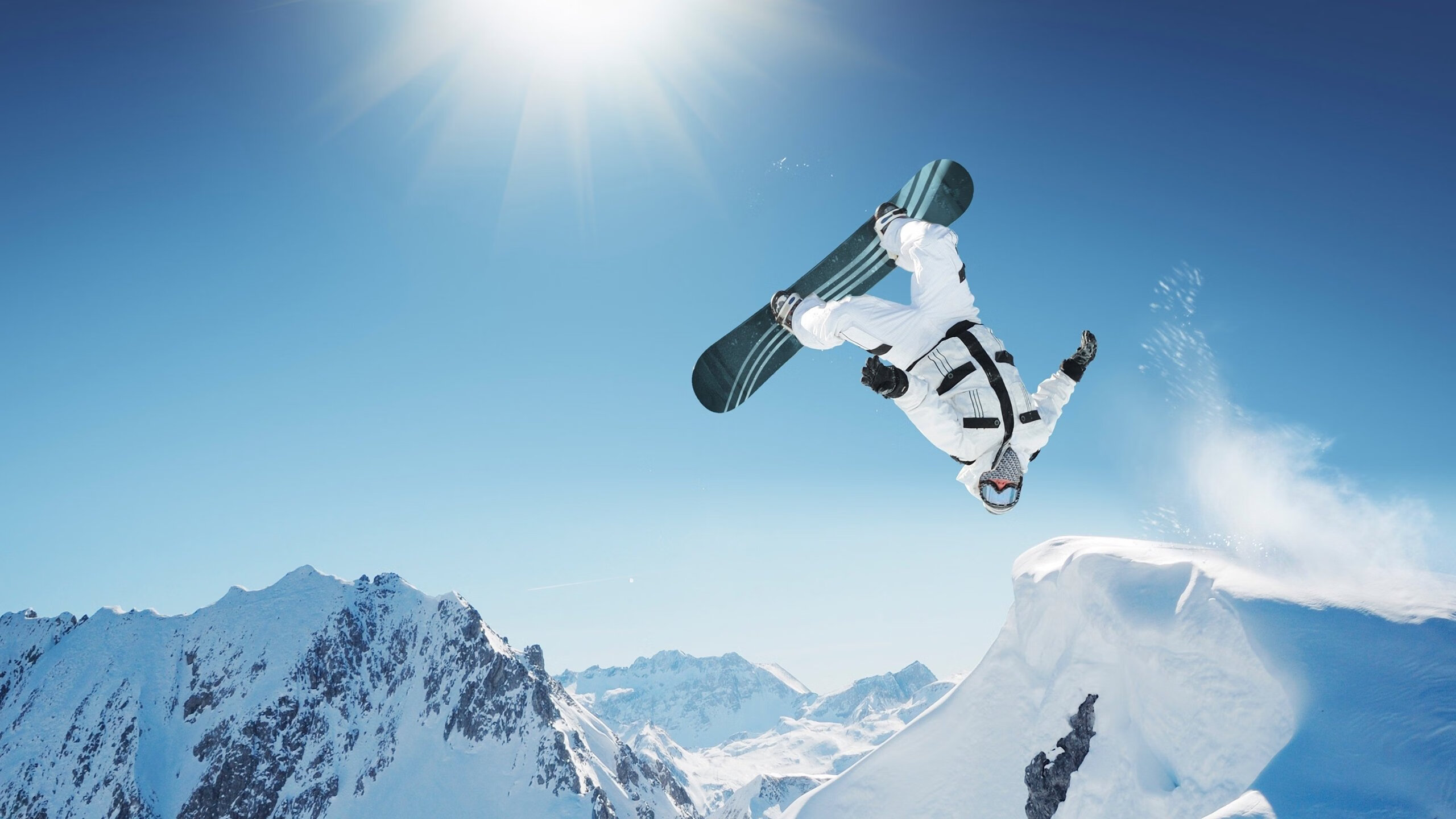 “逆境突围：车手在极端环境的豪迈征程”，逆境突袭简介