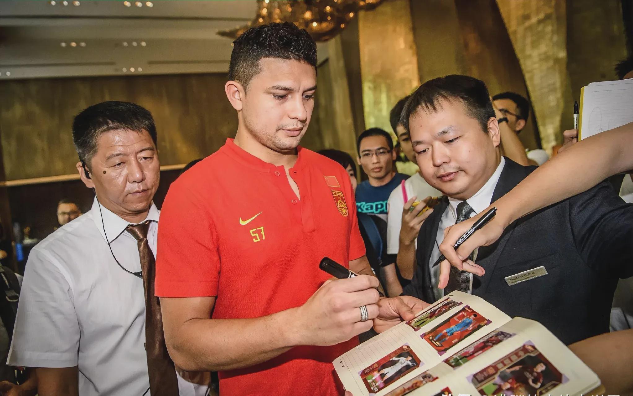 乐鱼体育:归化球员艾克森“带不动”?球迷:还是中国足球“扶不起的阿斗”?的简单介绍 乐鱼体育:归化球员艾克森“带不动”?球迷:还是中国足球“扶不起的阿斗”?的简单介绍