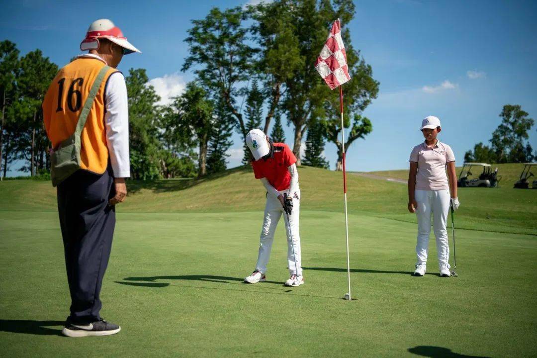 乐鱼体育:高尔夫比赛中的心理博弈,顶级选手心路 乐鱼体育:高尔夫比赛中的心理博弈,顶级选手心路